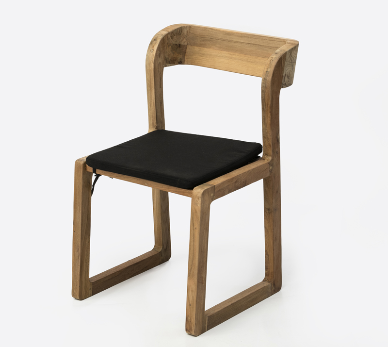 כיסא מעץ מלא