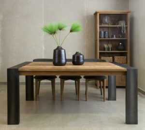 שולחן אוכל נפתח