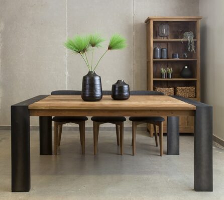 שולחן אוכל נפתח