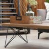 שולחן סלון מעץ עם רגלי ברזל