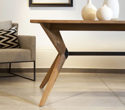 שולחן אוכל מעץ