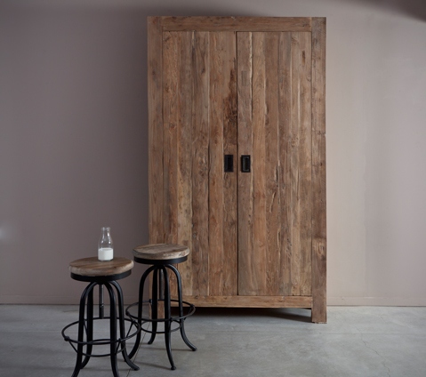 ארון עץ מלא