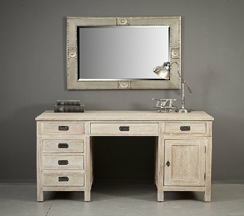 שולחן Ambassador בגימור מולבן