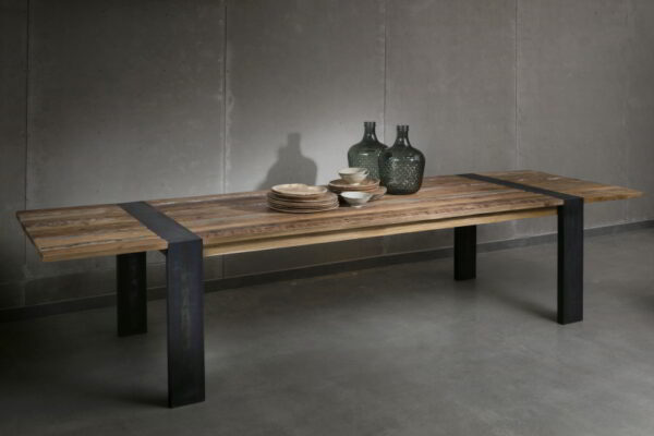 שולחן אוכל נפתח