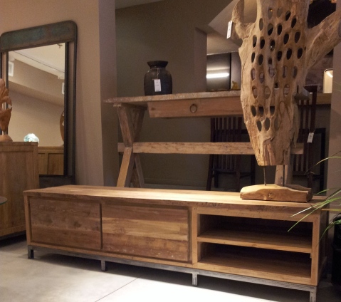 שידה TV Iron Base מעץ מלא