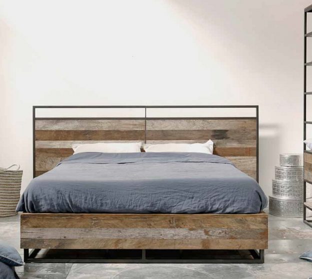 מיטה מעץ ממוחזר