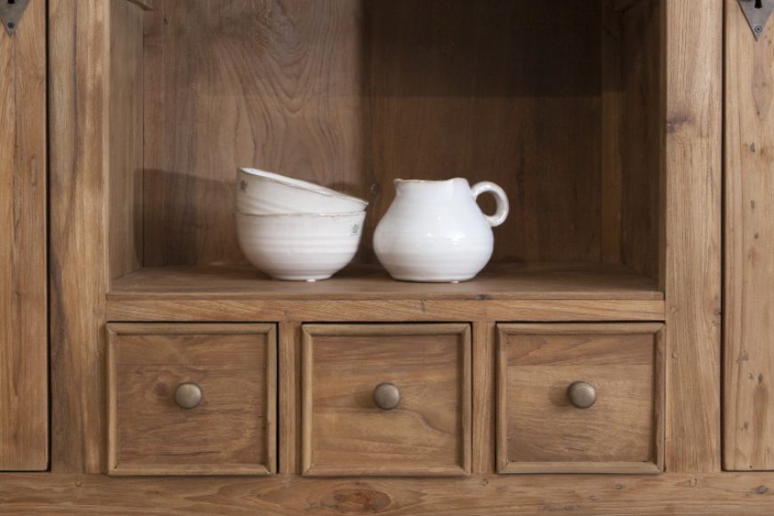 הסרת כתמים מרהיטי עץ