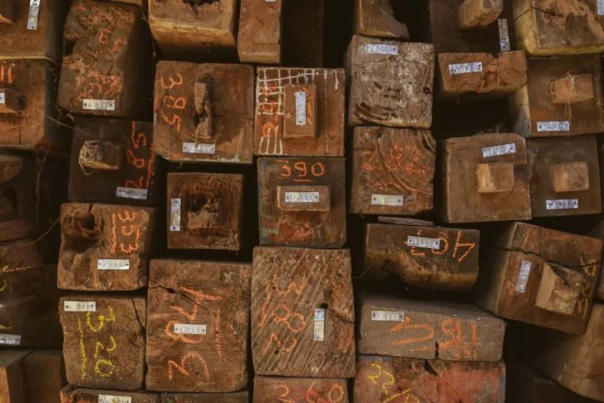 רהיטים מעץ ממוחזר