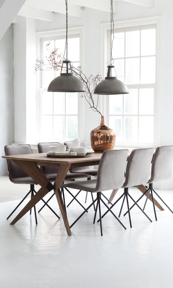 שולחן אוכל לשישה סועדים