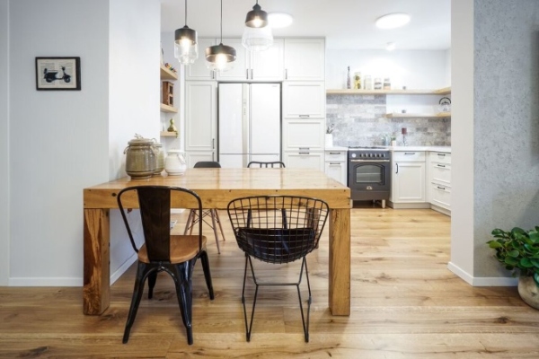 שולחן עץ מלא