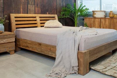 מיטת עץ מלא