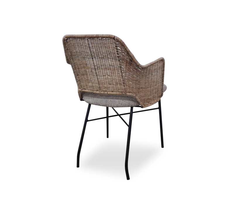 כיסא עם גב ראטן