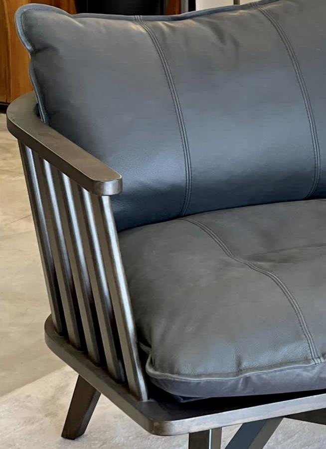 כורסה שחורה