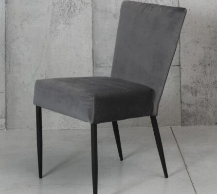 כסא אוכל עם משענת גבוהה