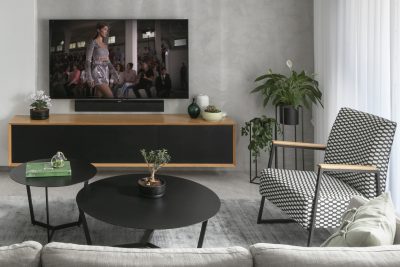 ריהוט לסלון מודרני עם נגיעות רטרו