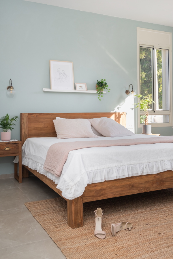 מיטת עץ מלא