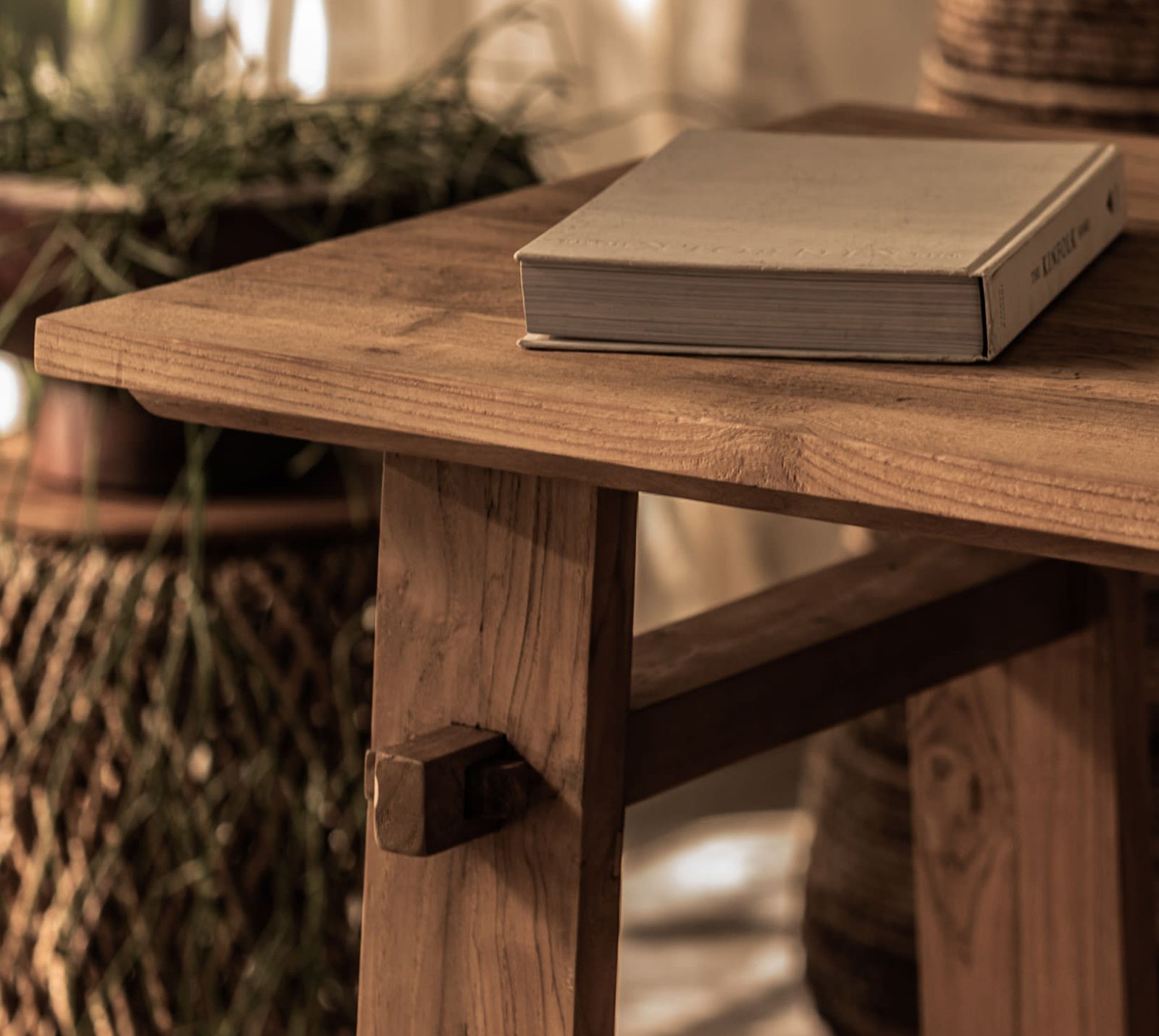 שולחן מעץ טיק מלא