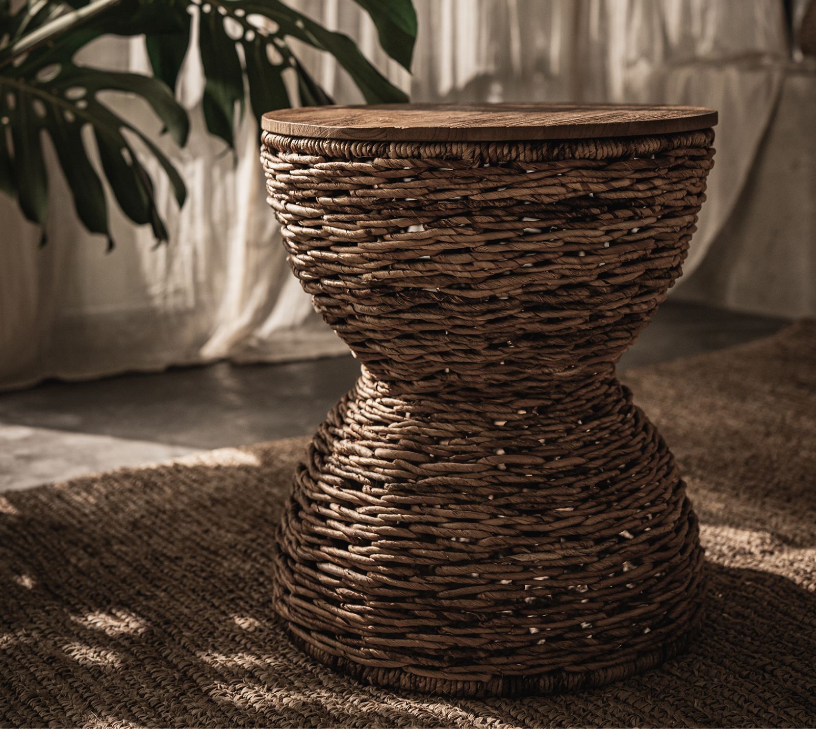 שולחן צד קלוע לסלון