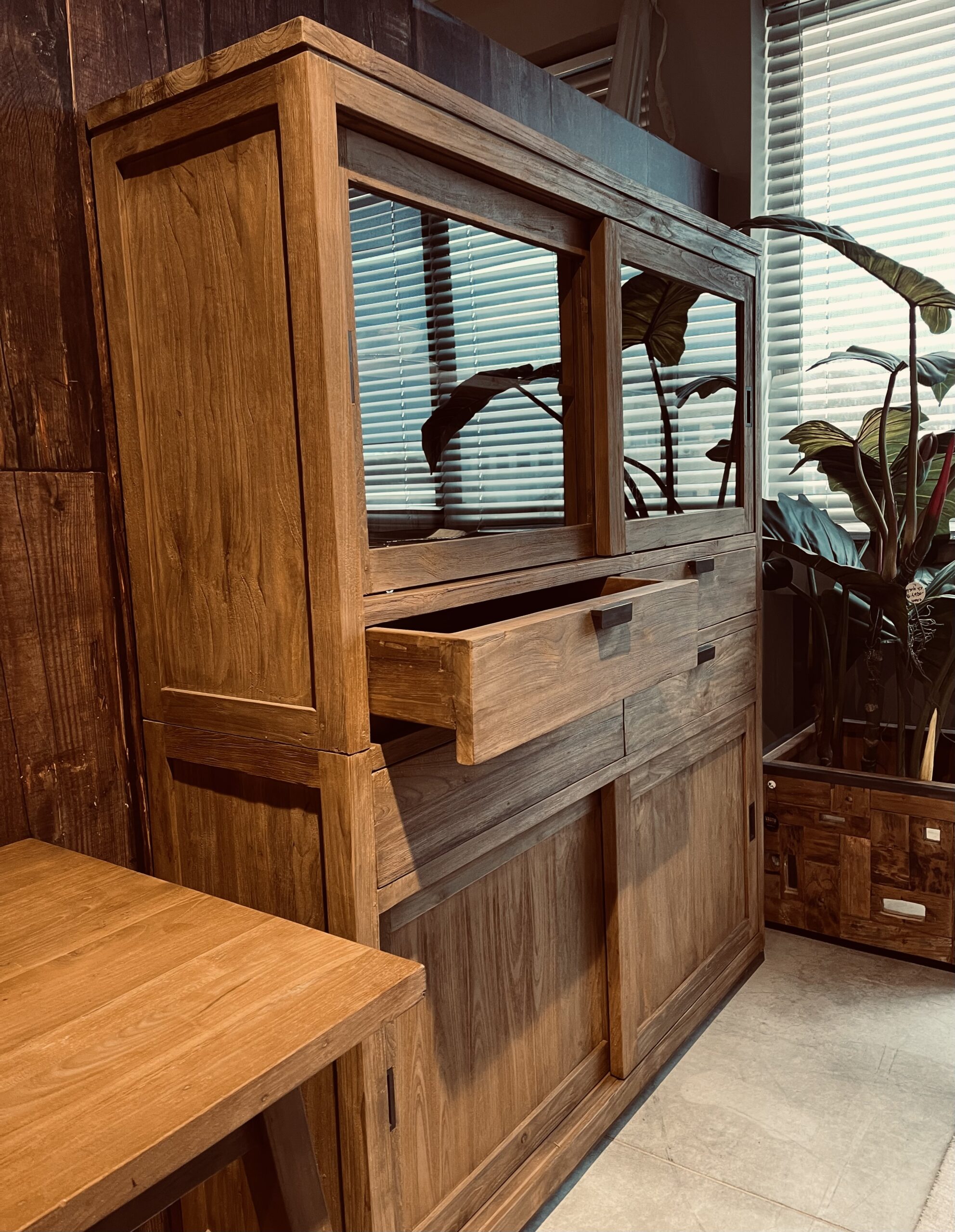 ויטרינה מעץ