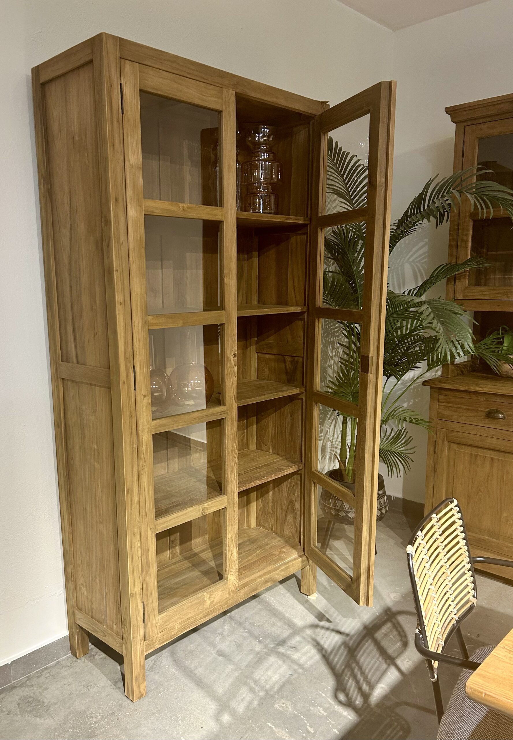 ויטרינה מעץ