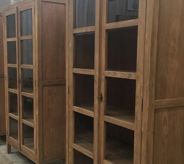 ויטרינה דלתות זכוכית