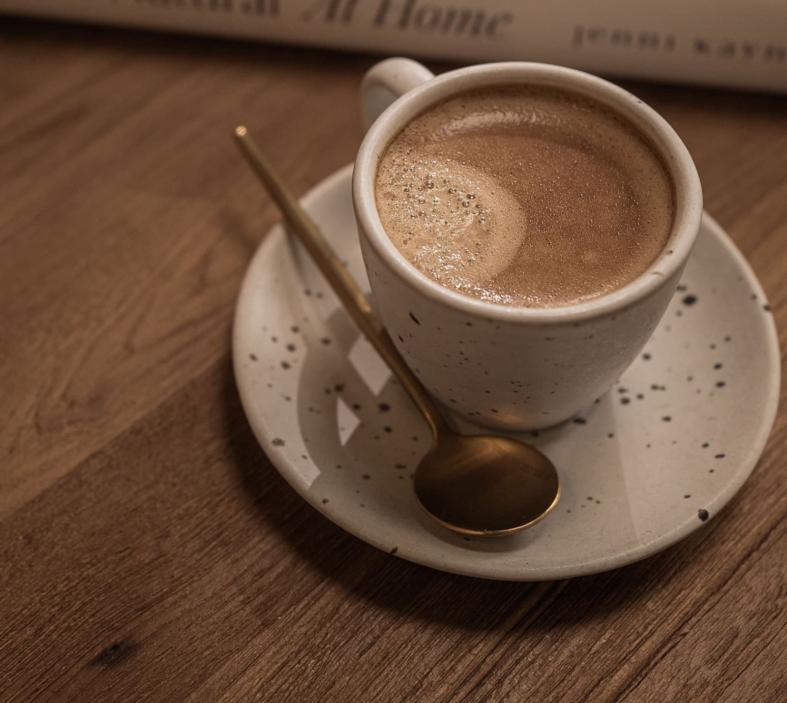 שולחן עץ לסלון